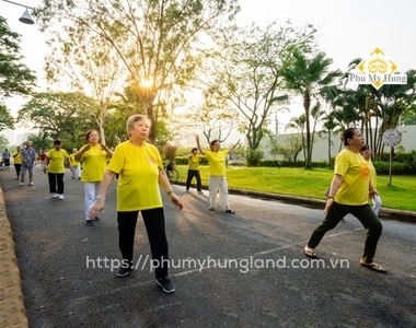 Cư dân Phú Mỹ Hưng làm gì vào buổi sáng